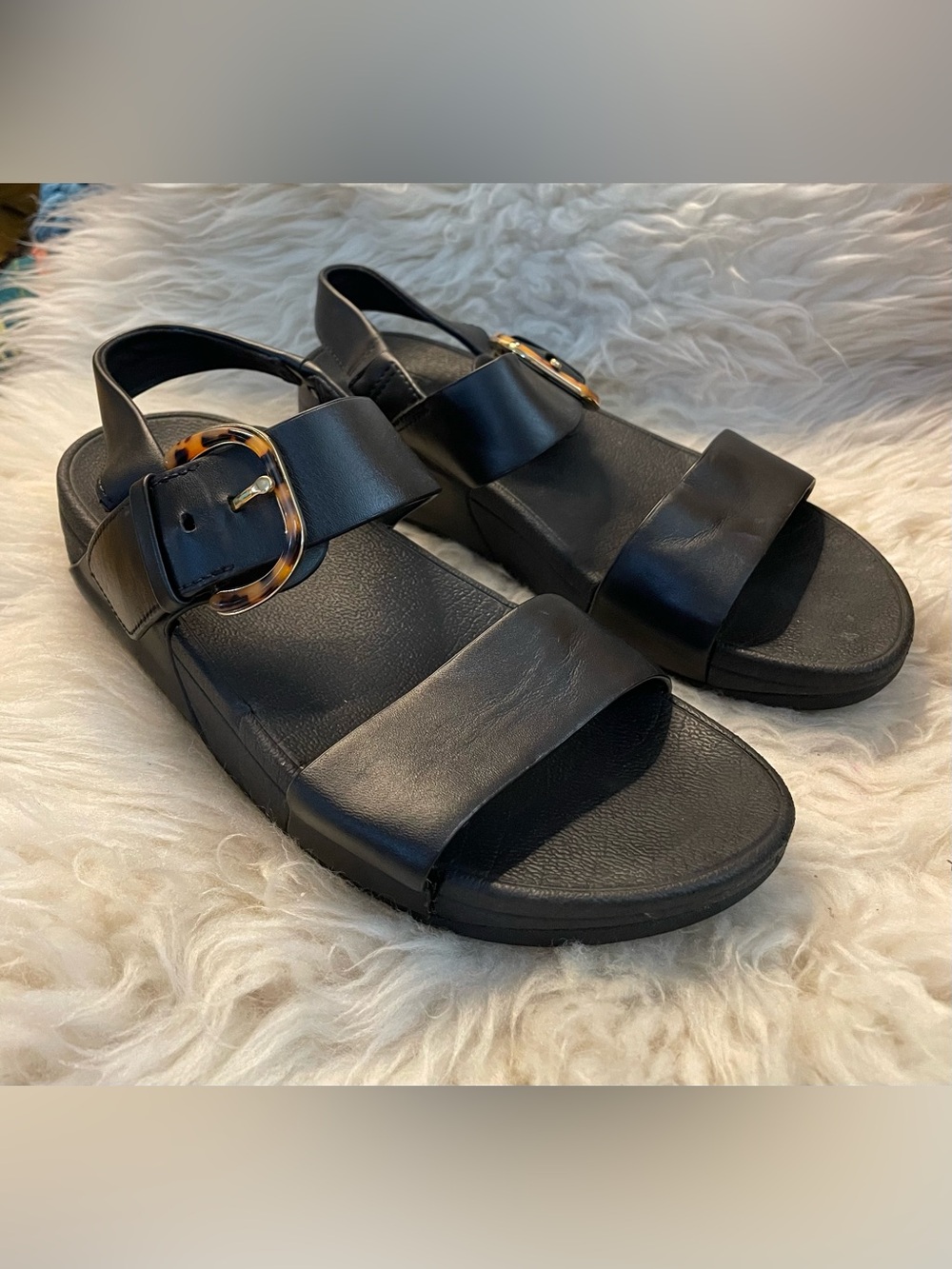FITFLOPS LULU RESIN-BUCKLE LEATHER BACK-STRAP SANDALS 7.5